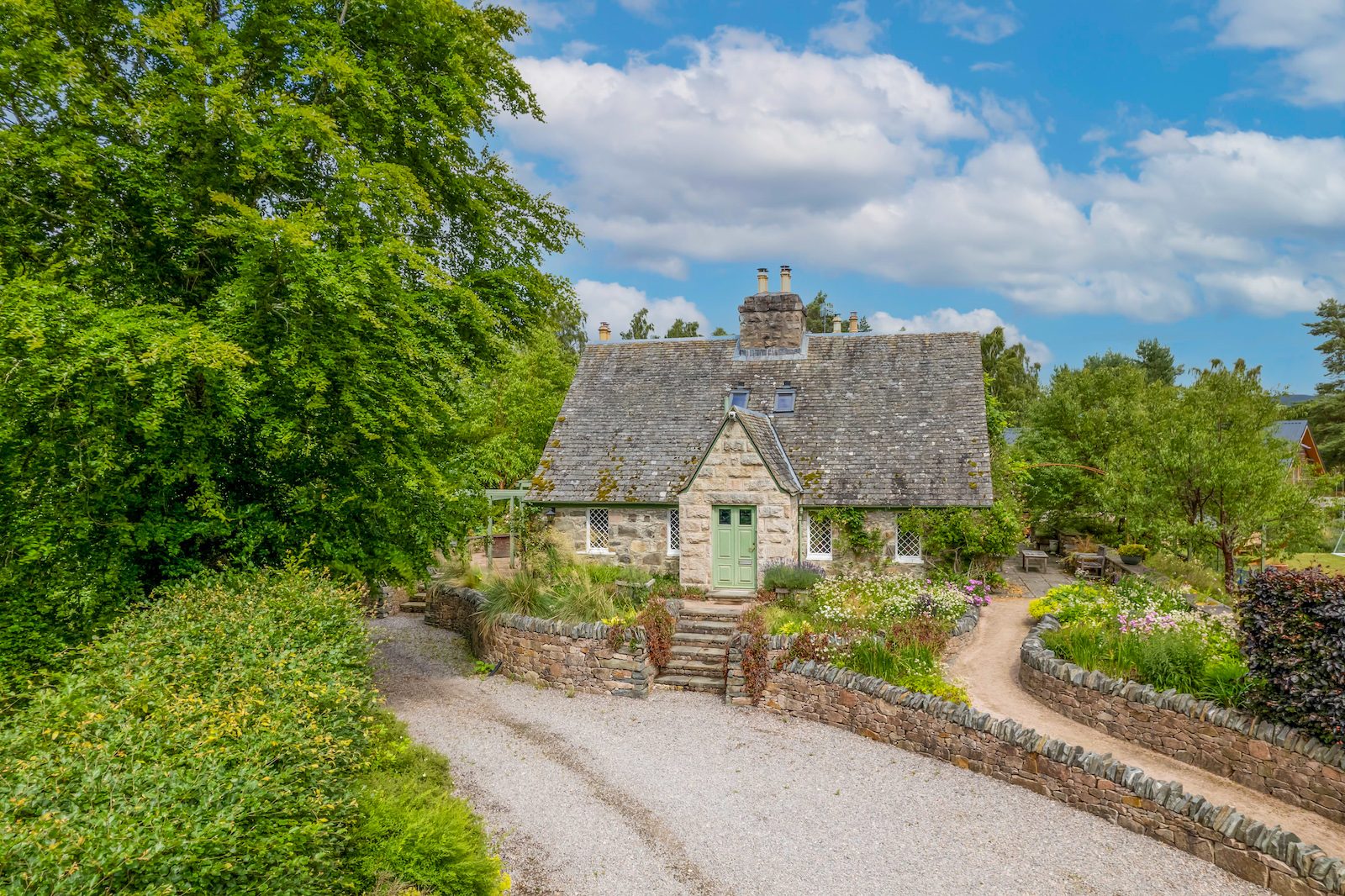 The Polchar stone cottage with gardens near Aviemore